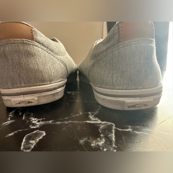 Women’s gray vans 6.5 - Picture 3 of 6